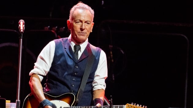 Bruce Springsteen pays tribute to early manager Carl Virgil 'Tinker' West –  KONO 101.1